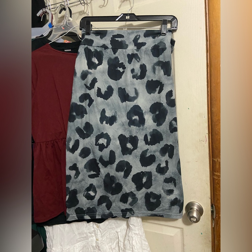 Nuggles Stylish Gray Leopard Print Pencil Skirt